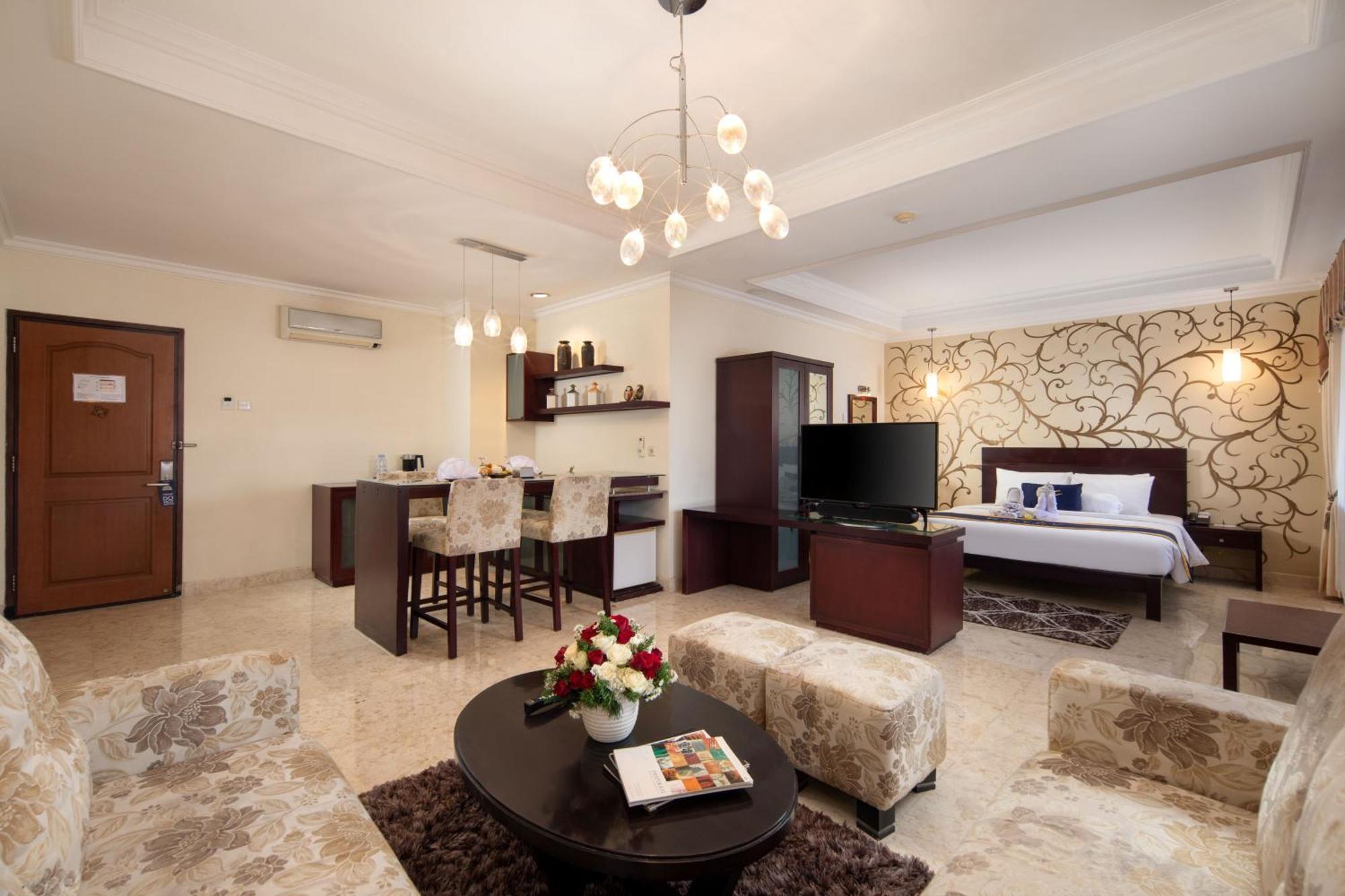 Royal Hotel And Villa Batu Batu  Kültér fotó