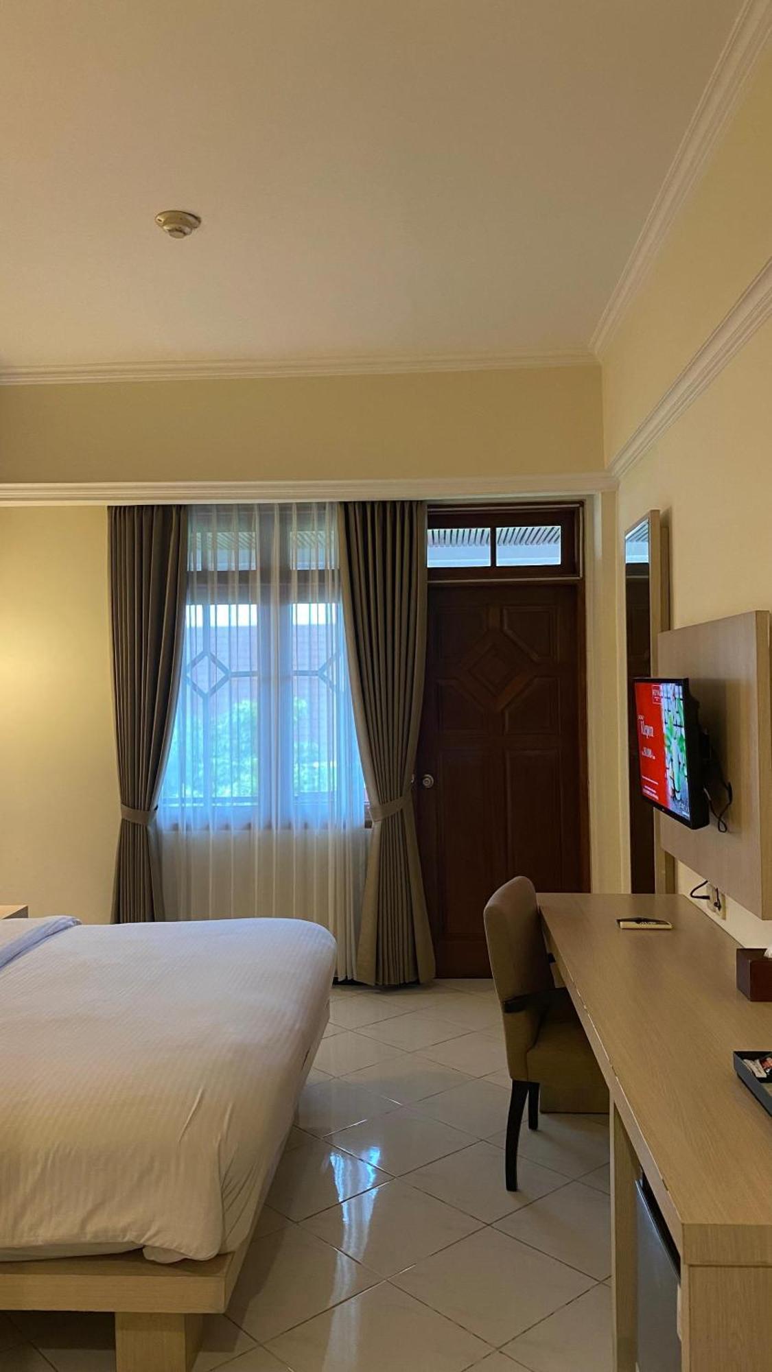 Royal Hotel And Villa Batu Batu  Kültér fotó