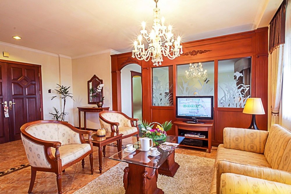 Royal Hotel And Villa Batu Batu  Kültér fotó