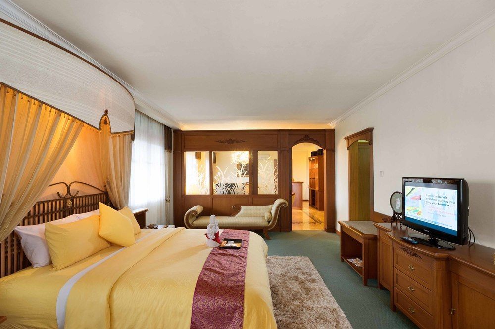 Royal Hotel And Villa Batu Batu  Kültér fotó