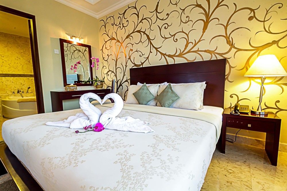 Royal Hotel And Villa Batu Batu  Kültér fotó