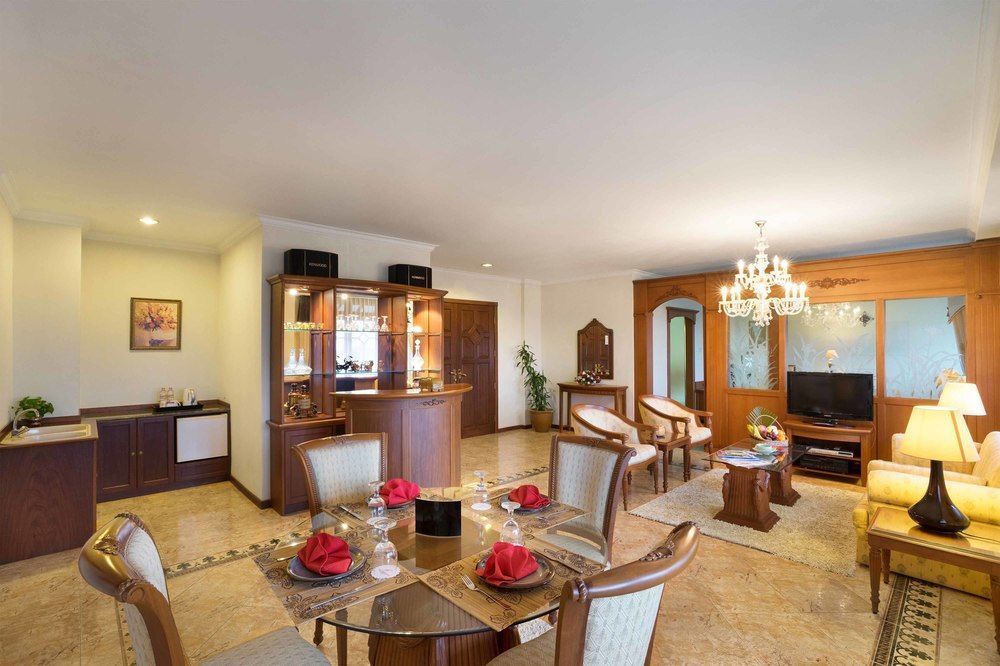 Royal Hotel And Villa Batu Batu  Kültér fotó