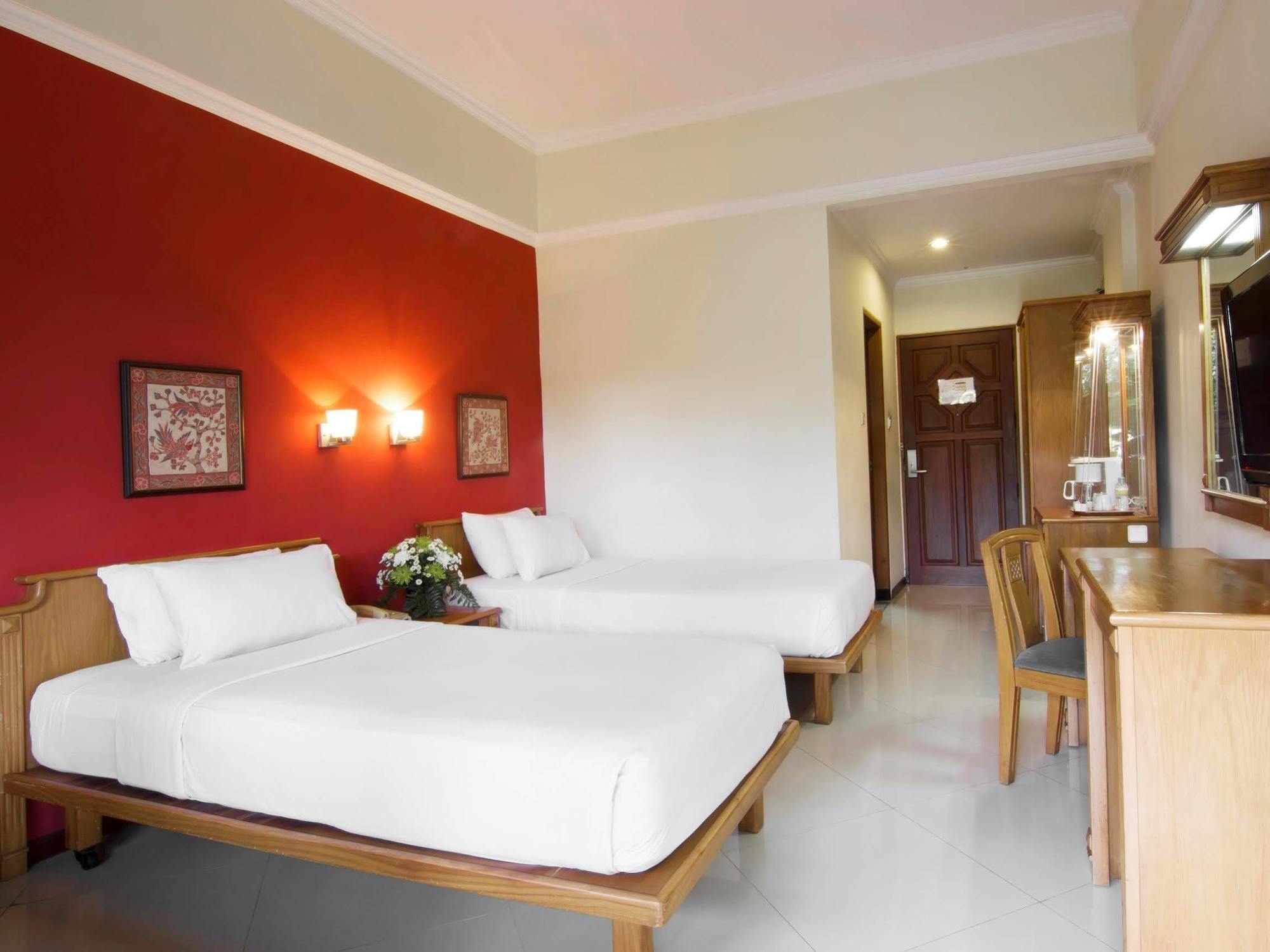 Royal Hotel And Villa Batu Batu  Kültér fotó